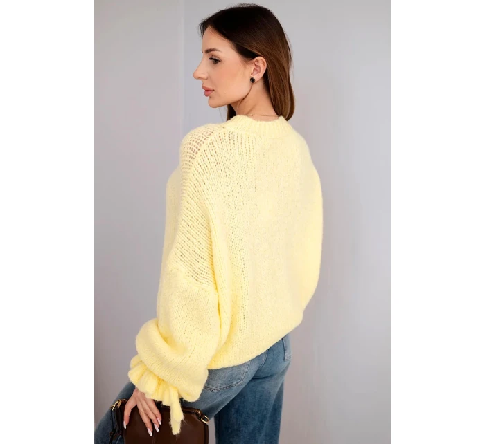 Dámský svetr s přídavkem mohairu s model 21857685 pletením a ozdobnými rukávy žlutý - K-Fashion Dámský svetr s přídavkem mohairu s model 21857685 pletením a ozdobnými rukávy žlutý - K-Fashion