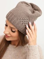 Dámská zimní čepice z vlny s ozdobným pletením a kamínky K449 mocca