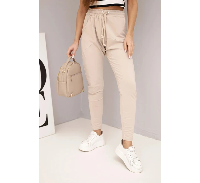 Dámské bavlněné cargo kalhoty s kapsami a řetízkem béžové Dámské bavlněné cargo kalhoty s kapsami a řetízkem béžové