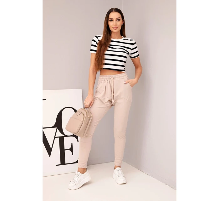 Dámské bavlněné cargo kalhoty s kapsami a řetízkem béžové Dámské bavlněné cargo kalhoty s kapsami a řetízkem béžové