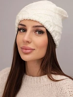 Dámská zimní čepice s ozdobným pletením a klasickým střihem K372 ecru