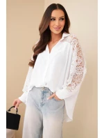 Dámská viskózová košile s krajkovými rukávy a límečkem bílá