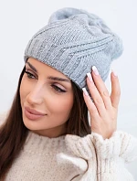 Dámská zimní vlněná čepice s geometrickým vzorem a jemným leskem K401 světle šedá