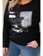 Dámská blůza Plus Size s potiskem a delším zadním dílem černá