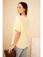Dámský svetr s krátkým rukávem volného střihu žlutý