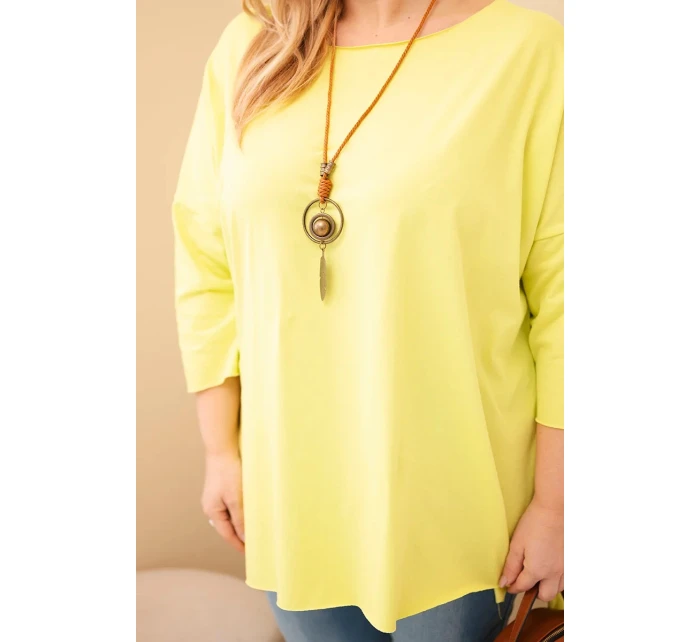 Dámská bavlněná blůza Plus Size asymetrická s náhrdelníkem žlutý neon Dámská bavlněná blůza Plus Size asymetrická s náhrdelníkem žlutý neon