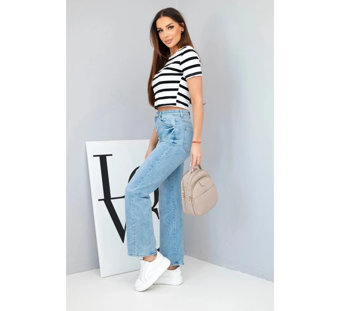 Dámské džíny s širokou nohavicí a vysokým pasem Dámské džíny s širokou nohavicí a vysokým pasem