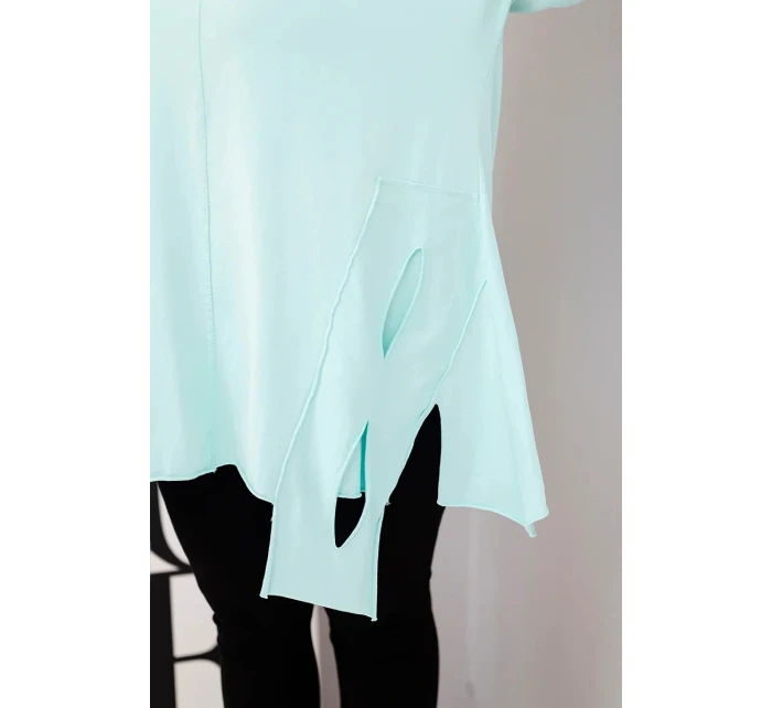Dámská bavlněná blůza Plus Size s asymetrickým spodním lemem a výřezy mátová Dámská bavlněná blůza Plus Size s asymetrickým spodním lemem a výřezy mátová
