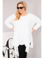 Dámská bavlněná blůza Plus Size s asymetrickým spodním lemem a výřezy bílá Dámská bavlněná blůza Plus Size s asymetrickým spodním lemem a výřezy bílá