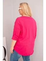 Dámská bavlněná blůza Plus Size s hlubokým výstřihem do V a asymetrickým lemem fuchsie Dámská bavlněná blůza Plus Size s hlubokým výstřihem do V a asymetrickým lemem fuchsie