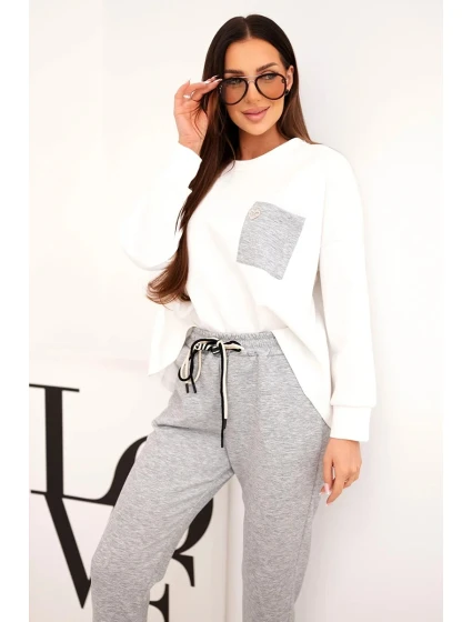 Dámská souprava máslová s kontrastní kapsou šedá Dámská souprava máslová s kontrastní kapsou šedá