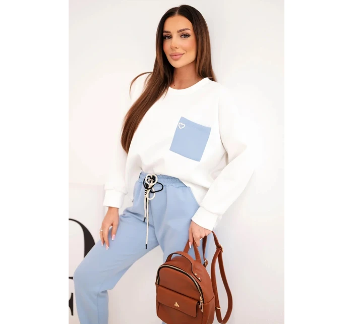 Dámský komplet máslový s kontrastní kapsou modrý Dámský komplet máslový s kontrastní kapsou modrý