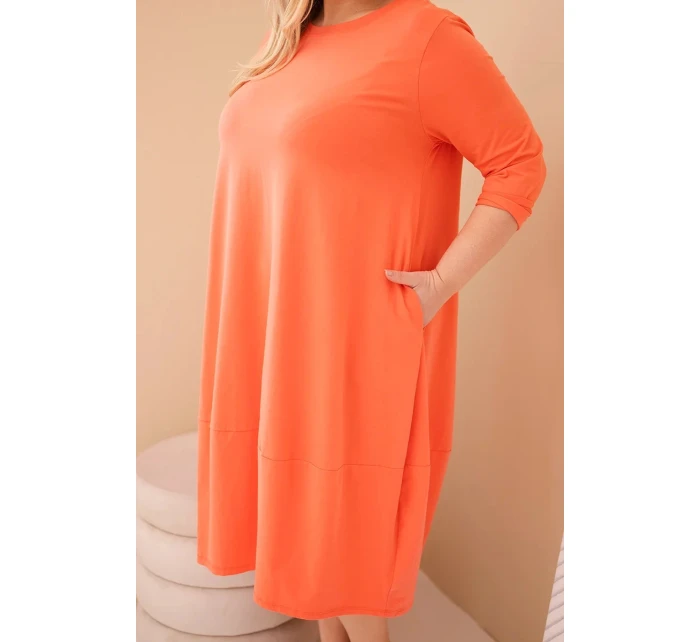Dámská bavlněná šaty Plus Size s ohrnovacími rukávy a kapsami meruňková Dámská bavlněná šaty Plus Size s ohrnovacími rukávy a kapsami meruňková