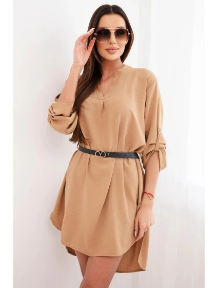 Šaty s delšími zády a páskem světle camelová Šaty s delšími zády a páskem světle camelová