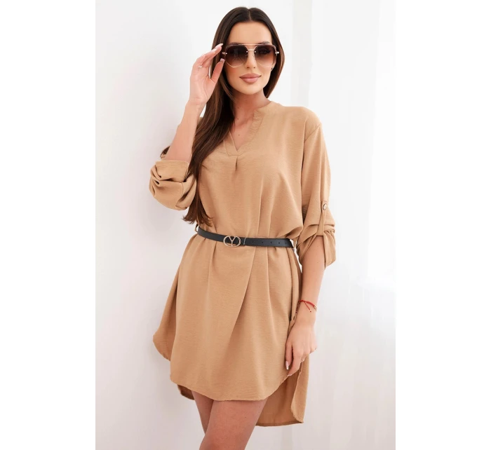 Šaty s delšími zády a páskem světle camelová Šaty s delšími zády a páskem světle camelová