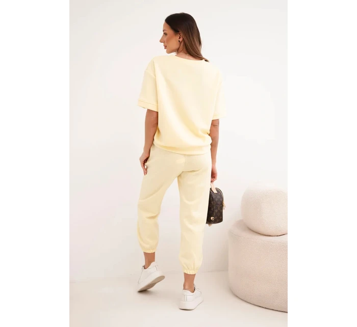 Dámský komplet z viskózy model 21949308 s krátkým rukávem a kalhotami žlutý - K-Fashion Dámský komplet z viskózy model 21949308 s krátkým rukávem a kalhotami žlutý - K-Fashion