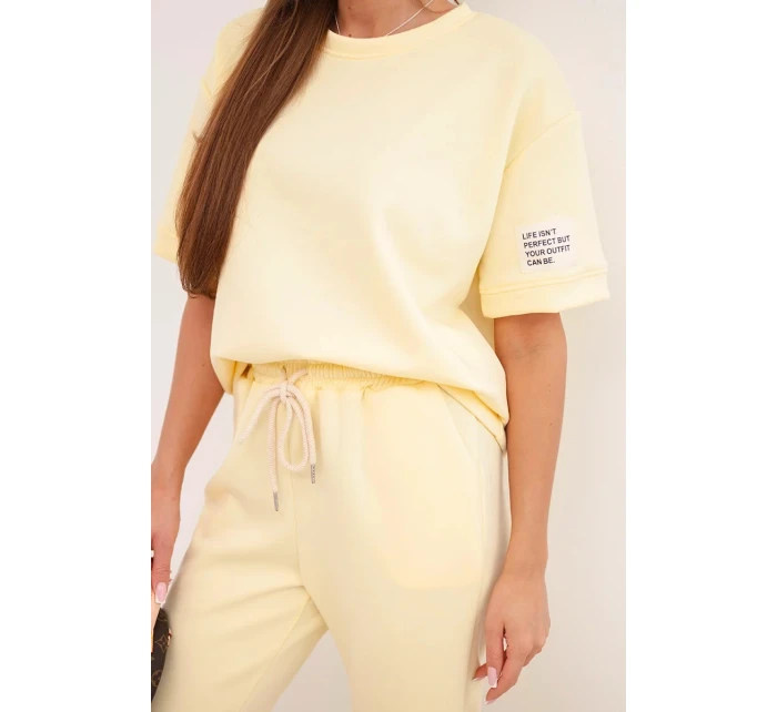 Dámský komplet z viskózy model 21949308 s krátkým rukávem a kalhotami žlutý - K-Fashion Dámský komplet z viskózy model 21949308 s krátkým rukávem a kalhotami žlutý - K-Fashion