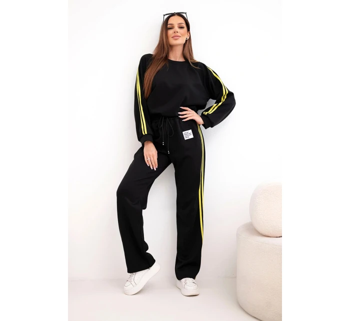 Dámský teplákový komplet model 21951909 s lampasy a volnou mikinou černý - K-Fashion Dámský teplákový komplet model 21951909 s lampasy a volnou mikinou černý - K-Fashion