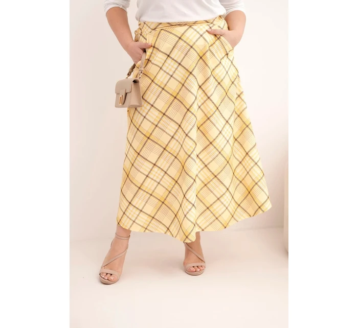 Dámská sukně Plus Size s širokým lemem v model 21959132 vzoru žlutá - K-Fashion Dámská sukně Plus Size s širokým lemem v model 21959132 vzoru žlutá - K-Fashion