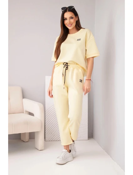 Dámský viskózový komplet s krátkým rukávem a kalhotami s ohrnutým spodním lemem žlutý Dámský viskózový komplet s krátkým rukávem a kalhotami s ohrnutým spodním lemem žlutý