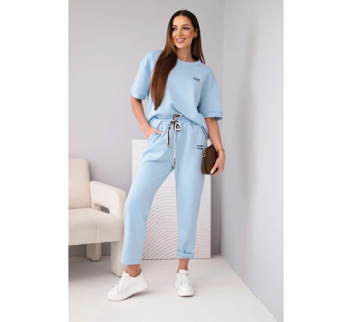Dámský komplet viskózový máslo s krátkým rukávem a kalhotami s ohrnutým nohavicí modrý Dámský komplet viskózový máslo s krátkým rukávem a kalhotami s ohrnutým nohavicí modrý