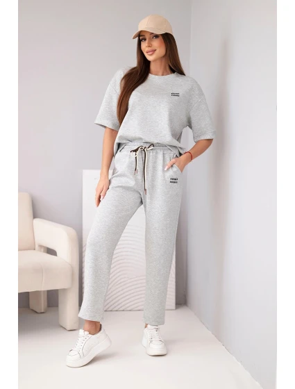 Dámská viskózová souprava máslová s krátkým rukávem a kalhotami s ohrnutým zakončením šedá Dámská viskózová souprava máslová s krátkým rukávem a kalhotami s ohrnutým zakončením šedá