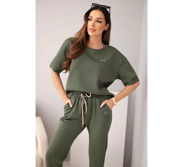 Dámská souprava viskózová máslová s krátkým rukávem a kalhotami s ohrnutým nohavicí khaki Dámská souprava viskózová máslová s krátkým rukávem a kalhotami s ohrnutým nohavicí khaki