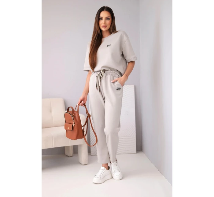 Dámský komplet viskózový máslový s krátkým rukávem a kalhotami s ohrnutým lemem tmavě béžový Dámský komplet viskózový máslový s krátkým rukávem a kalhotami s ohrnutým lemem tmavě béžový