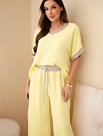 Komplet z viskózy se zlatým obšitím žlutý