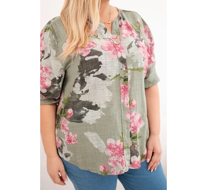 Dámská bavlněná halenka Plus Size s výstřihem do V v květinovém vzoru khaki Dámská bavlněná halenka Plus Size s výstřihem do V v květinovém vzoru khaki
