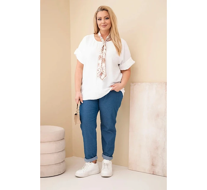 Dámská viskózová halenka Plus Size s krátkým rukávem a ozdobným šátkem bílá Dámská viskózová halenka Plus Size s krátkým rukávem a ozdobným šátkem bílá