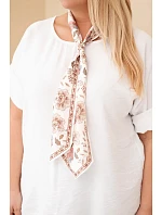 Dámská viskózová halenka Plus Size s krátkým rukávem a ozdobným šátkem bílá Dámská viskózová halenka Plus Size s krátkým rukávem a ozdobným šátkem bílá