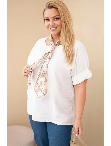 Dámská viskózová halenka Plus Size s krátkým rukávem a ozdobným šátkem bílá Dámská viskózová halenka Plus Size s krátkým rukávem a ozdobným šátkem bílá