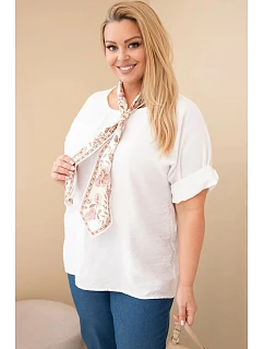 Dámská viskózová halenka Plus Size s krátkým rukávem a ozdobným šátkem bílá