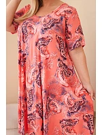 Dámské viskózové šaty Plus Size s krátkým rukávem a paisley střihem malinová