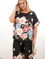 Dámský komplet Plus Size s halenkou a kalhotami s květinovým vzorem a širokými nohavicemi černý