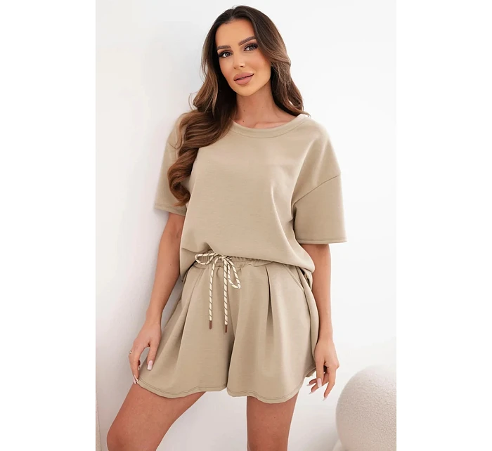Dámský viskózový komplet s top s krátkým rukávem a kraťasy s vysokým pasem camelový model 22077196 - K-Fashion Dámský viskózový komplet s top s krátkým rukávem a kraťasy s vysokým pasem camelový model 22077196 - K-Fashion