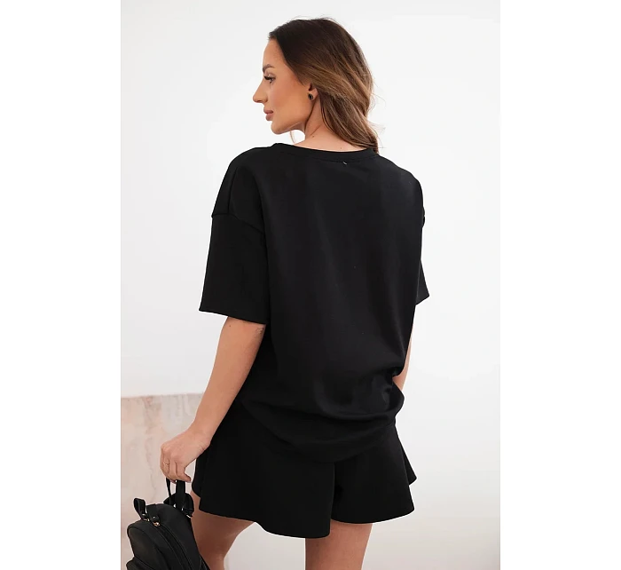 Dámský viskózový komplet v máslové model 22077198 s krátkým rukávem a kraťasy s vysokým pasem černý - K-Fashion Dámský viskózový komplet v máslové model 22077198 s krátkým rukávem a kraťasy s vysokým pasem černý - K-Fashion