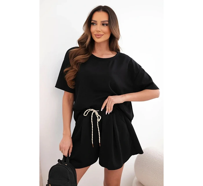 Dámský viskózový komplet v máslové model 22077198 s krátkým rukávem a kraťasy s vysokým pasem černý - K-Fashion Dámský viskózový komplet v máslové model 22077198 s krátkým rukávem a kraťasy s vysokým pasem černý - K-Fashion