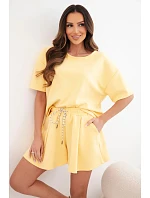 Dámský komplet z viskózy model 22077200 s krátkým rukávem a kraťasy s vysokým pasem žlutý - K-Fashion