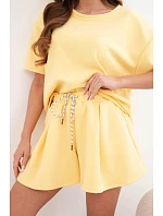 Dámský komplet z viskózy model 22077200 s krátkým rukávem a kraťasy s vysokým pasem žlutý - K-Fashion