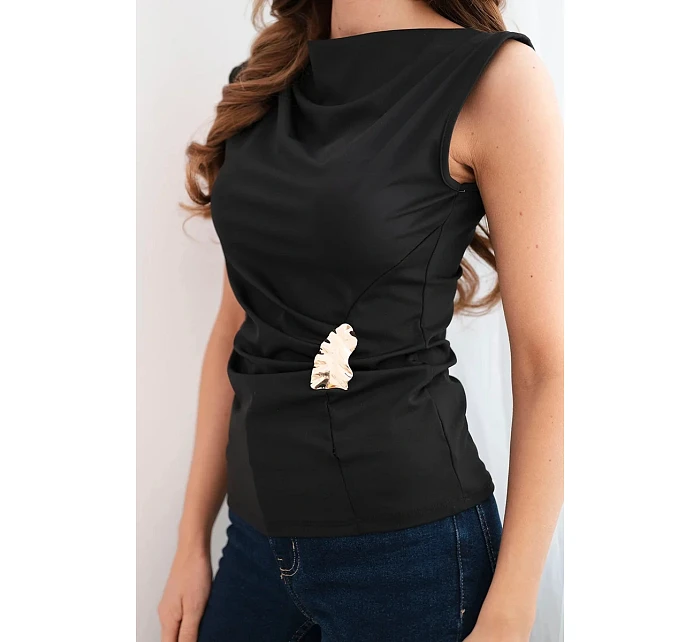 Dámská elegantní halenka bez rukávů s nařasením a ozdobnou sponou černá Dámská elegantní halenka bez rukávů s nařasením a ozdobnou sponou černá