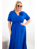 Dámské plus size šaty s výstřihem do V a s nařaseným pasem chrpové