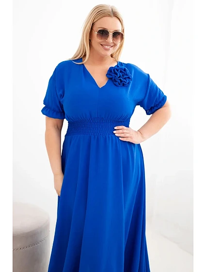 Dámské plus size šaty s výstřihem do V a s nařaseným pasem chrpové