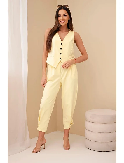 Dámský elegantní komplet s model 22104011 na knoflíky a kalhotami žlutý - K-Fashion