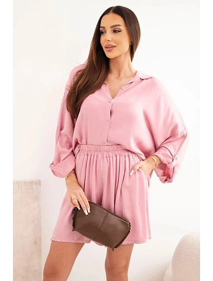 Dámský komplet z viskózy, košile s knoflíky a volné šortky tmavě růžová Dámský komplet z viskózy, košile s knoflíky a volné šortky tmavě růžová