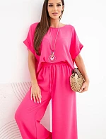 Dámský viskózový komplet: halenka s krátkým rukávem a kalhoty se širokými nohavicemi růžový