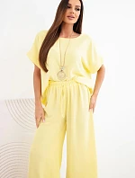 Dámský viskózový komplet halenka s krátkým rukávem a kalhoty se širokými nohavicemi žlutý