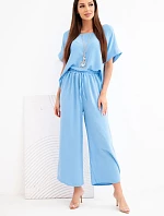 Dámský viskózový komplet halenka s krátkým rukávem a kalhoty se širokými nohavicemi modrá