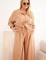 Dámská souprava Plus Size s košilí a širokými kalhotami camelová